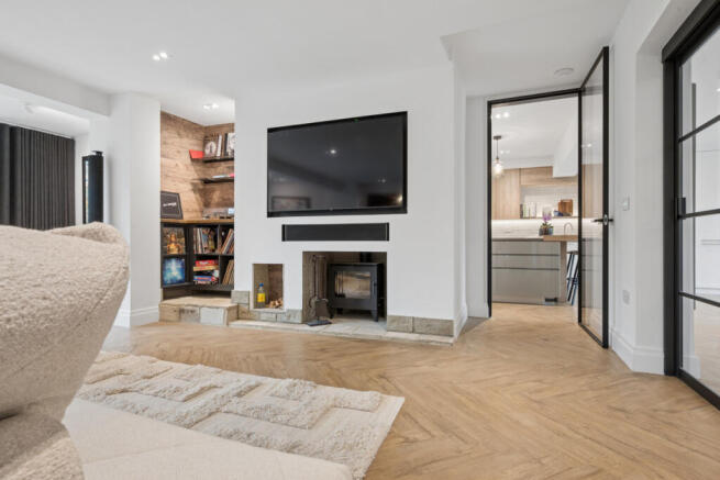 7 bed Detached for sale Image 12