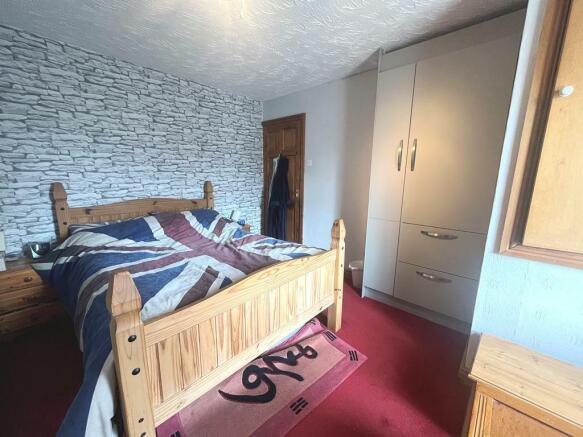Master Bedroom (1).JPG