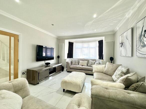 Torquay Gardens, Redbridge, IG4 photo 4