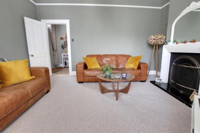 3 bed Semi-Detached for sale Image 4