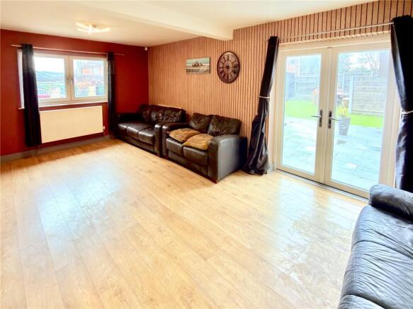 4 bed Bungalow for sale Image 7