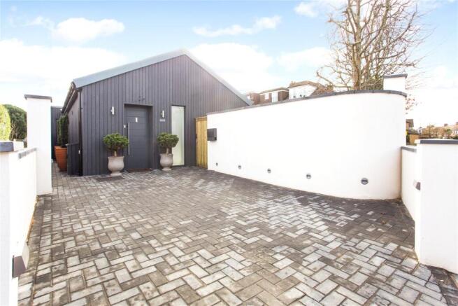 Amber House, Kenley