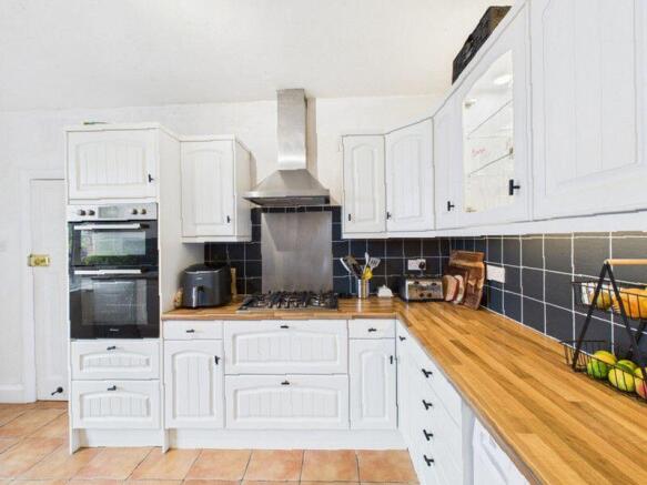 4 bed Semi-Detached for sale Image 6