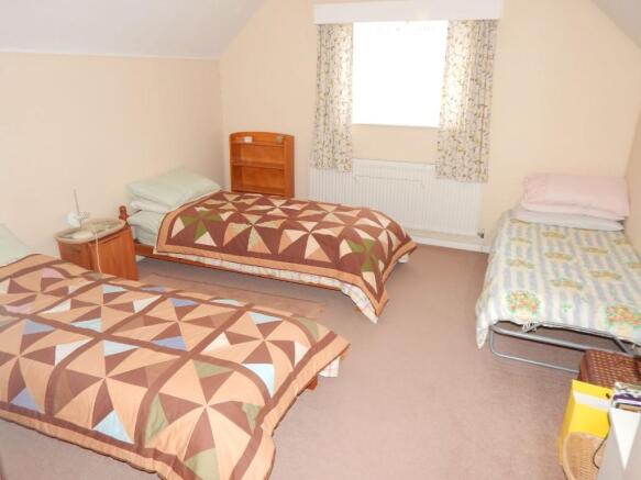 BEDROOM 2