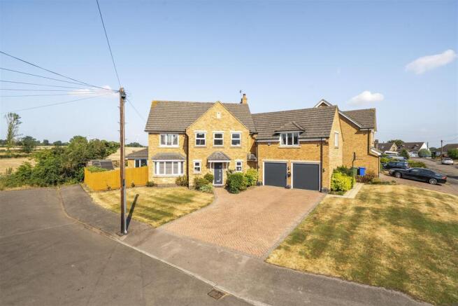 8 Foxcovert Drive, Roade (e) (9).jpg