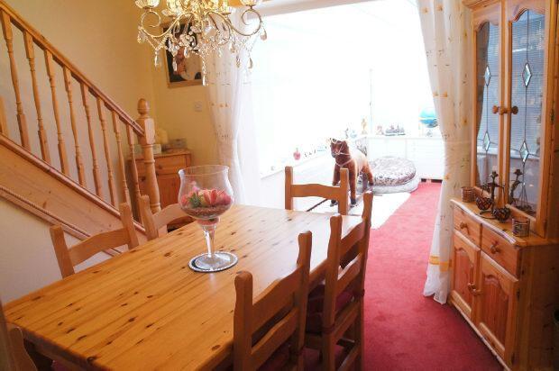 DINING ROOM photo 2