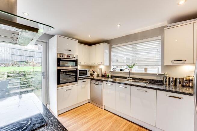 12 Pinewood Close, Kettering-12.jpg