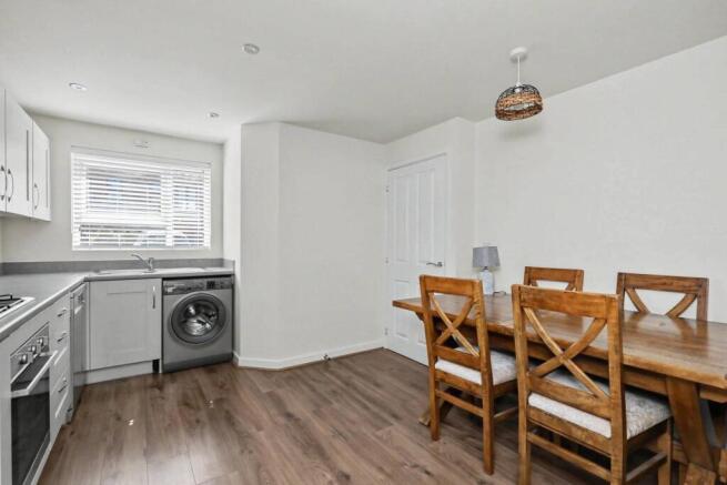 3 bed Semi-Detached for sale Image 9