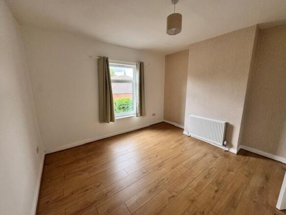2 bed Terraced to rent Image 6