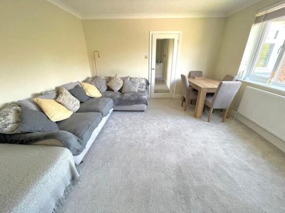 5 Ffynches Lodge ...