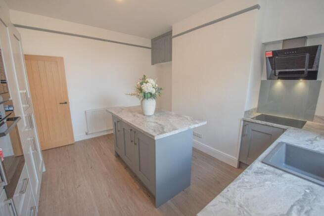 3 bed Terraced to rent Image 6
