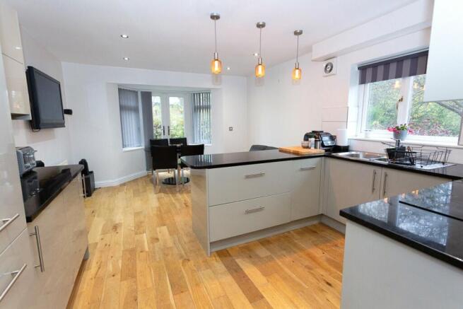 4 bed Detached for sale Image 5