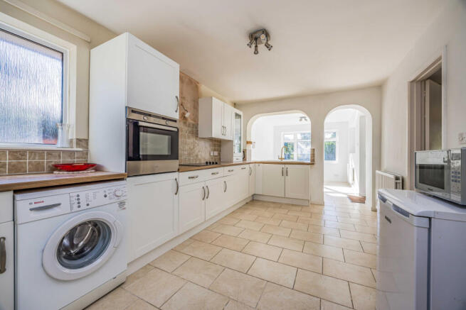 14 Victoria Avenue, Hayling Island-Small-PorticoM