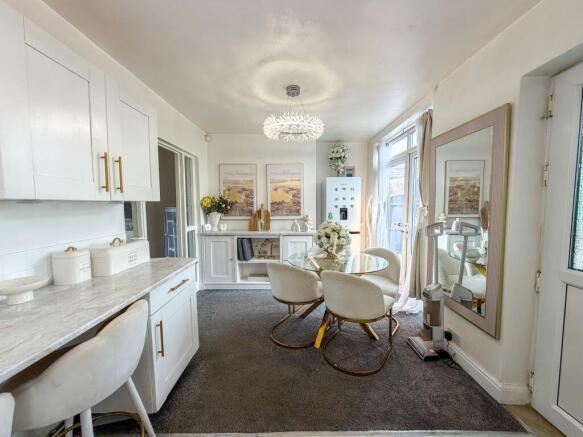2 bed Semi-Detached for sale Image 7