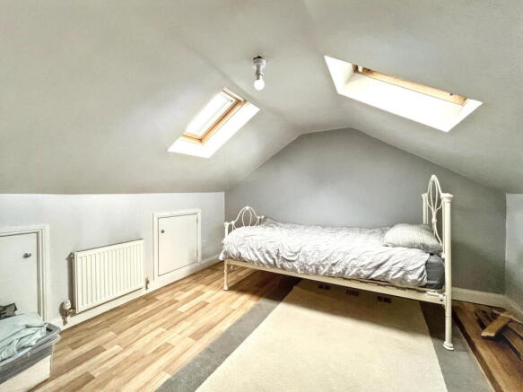 3 bed Terraced for sale Image 11