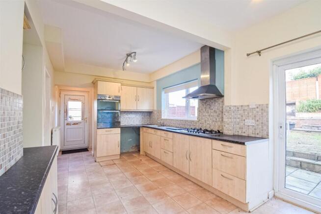 3 bed Semi-Detached to rent Image 5