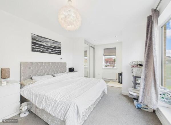 4 bed Detached for sale Image 6