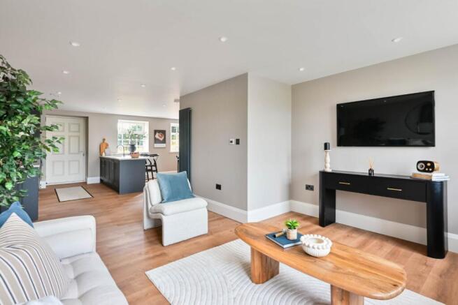 4 bed House for sale Image 8