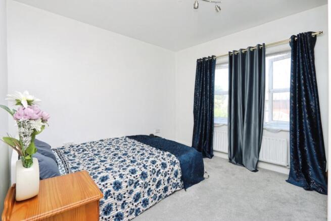 6 bed Detached for sale Image 11