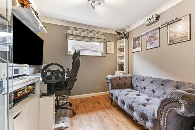 Bedroom 3/Study