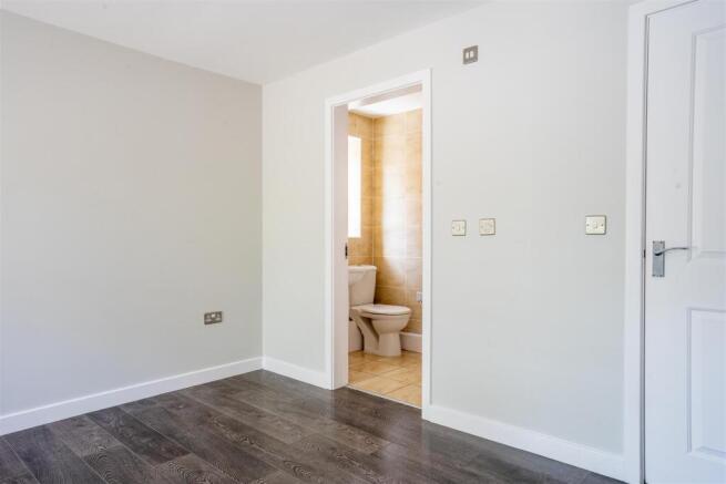 2 bed Apartment to rent Image 7