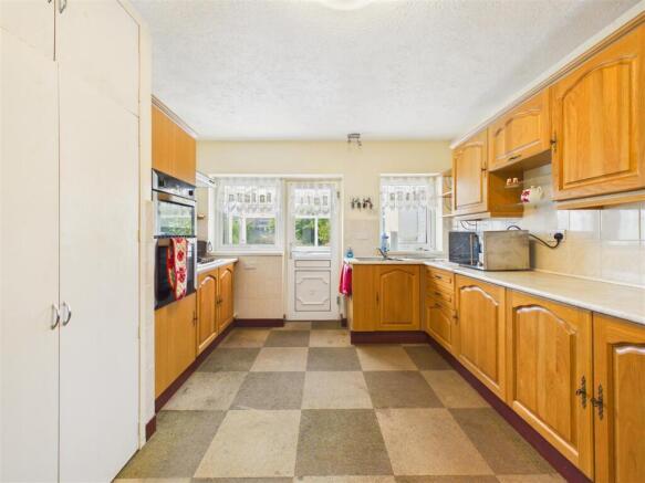 3 bed Semi-Detached Bungalow for sale Image 9