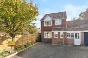 24, Carpenters Way, Hailsham BN27 3XD