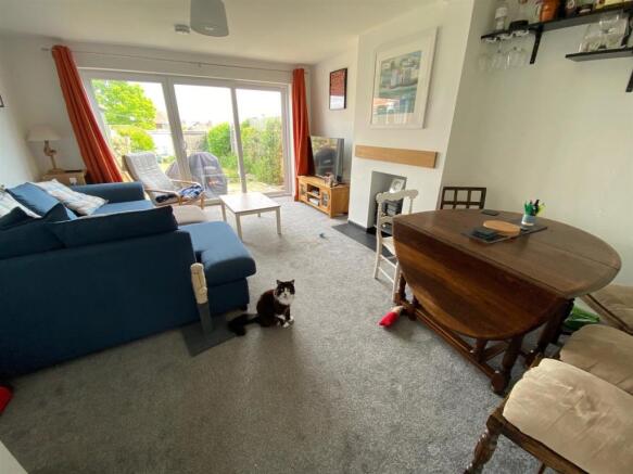Living Room 2.jpg
