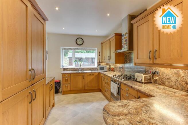 KITCHEN / DINING ROOM: