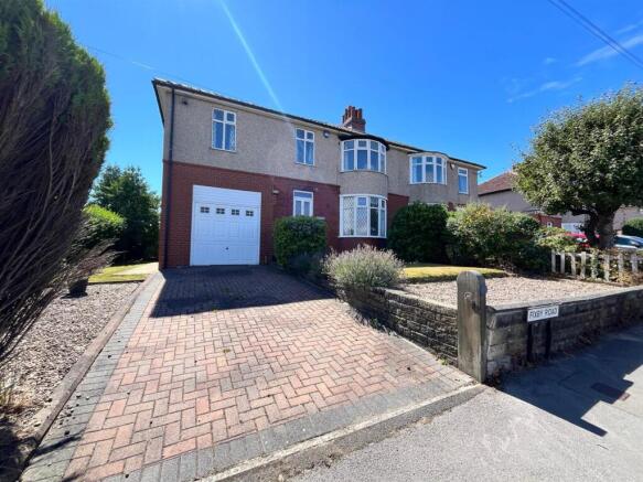 4 bed Semi-Detached for sale in huddersfield