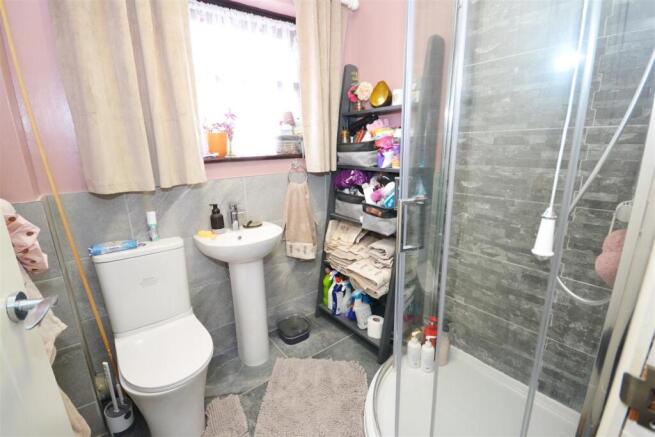 4 bed Semi-Detached Bungalow for sale Image 8