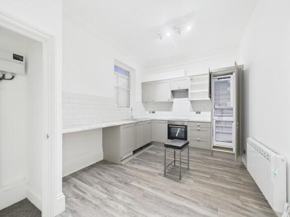 CAM04693G0-PR0034...