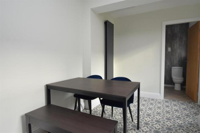 1 bed House Share to rent Image 4