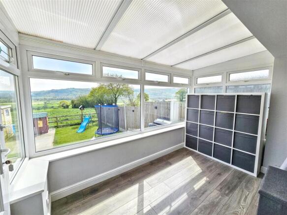 3 bed Semi-Detached for sale Image 10