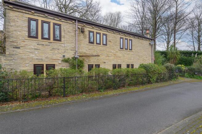 4 bed Detached for sale Image 9