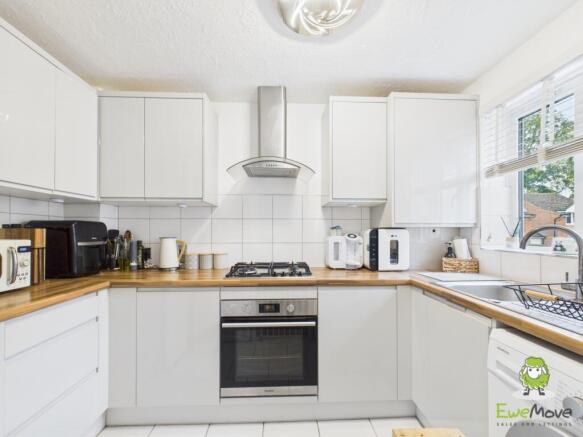 EweMove Estate Agents Basingstoke - Little Copse C