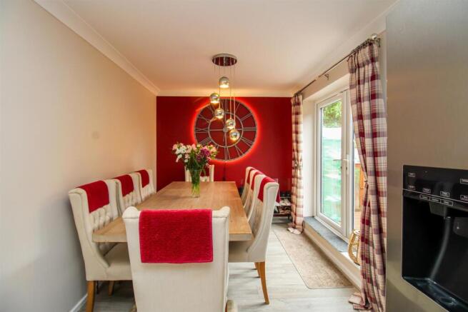 4 bed Detached for sale Image 5