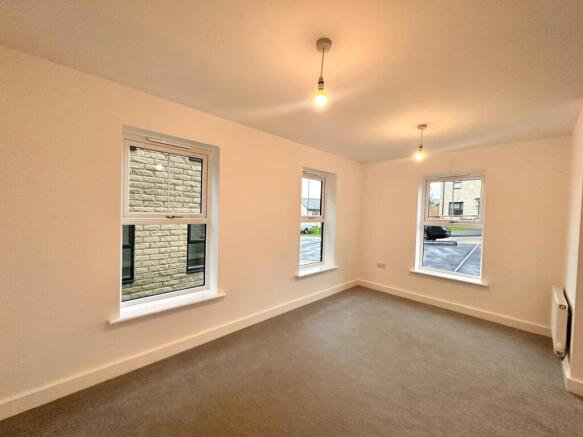 2 bed Semi-Detached to rent Image 5