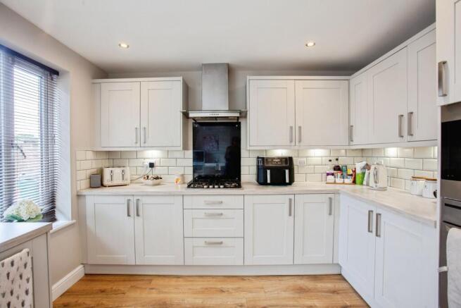 4 bed Detached for sale Image 10