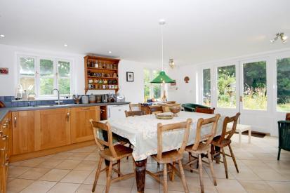 Large Kitchen/breakfast Room