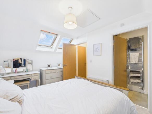 4 bed Semi-Detached for sale Image 10