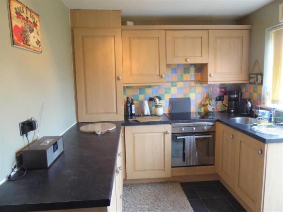 2 bed End of Terrace to rent Image 6