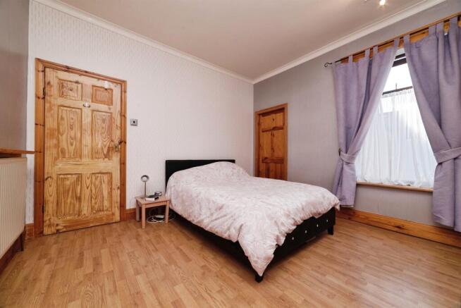 3 bed Terraced for sale Image 12