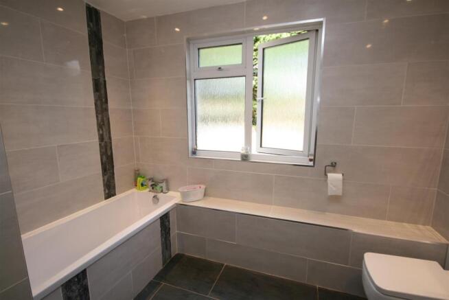 Bathroom (2).JPG