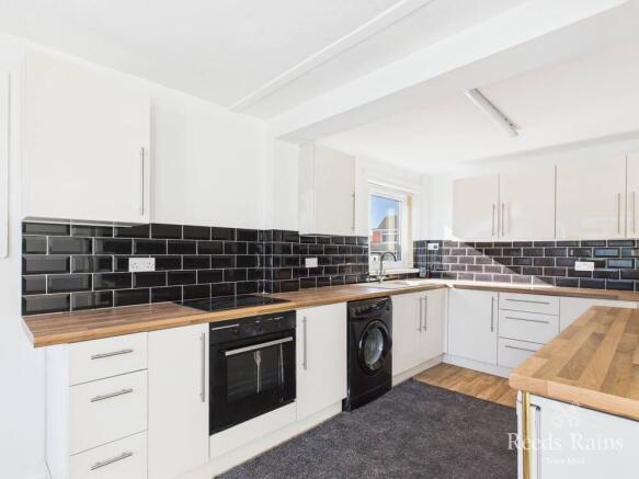 3 bed Semi-Detached for sale Image 6