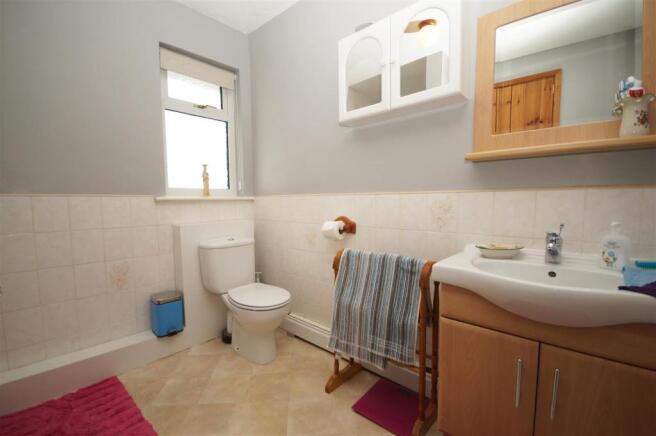 SHOWER ROOM.jpg