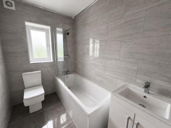 5 bed Semi-Detached for sale Image 7