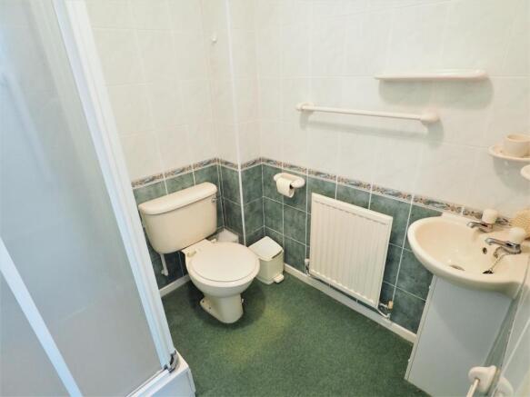 En-Suite Shower Room 070