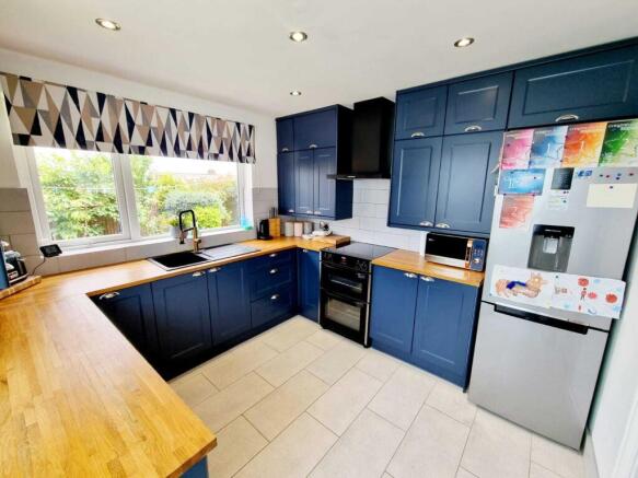 2 bed Detached Bungalow for sale Image 4