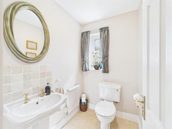 CLOAKROOM/WC